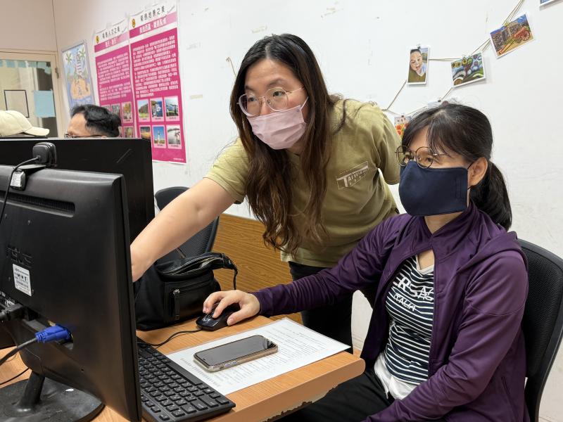 互動學習，指導學員如何操作 AI 工具