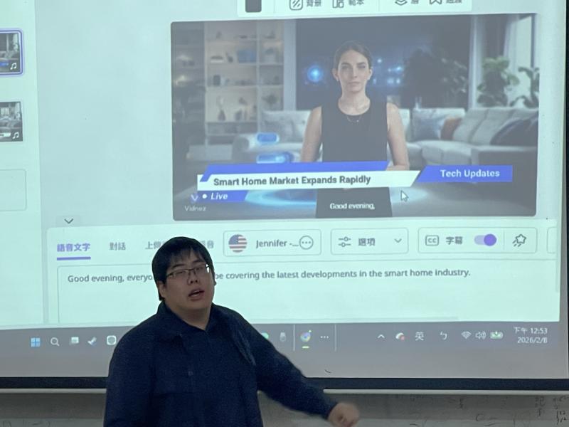 課程帶領學員整理照片、撰寫故事腳本，並設計虛擬主播所需媒材，透過平板實作，將教堂歷史與信仰記憶轉化成生動的數位影音內容。