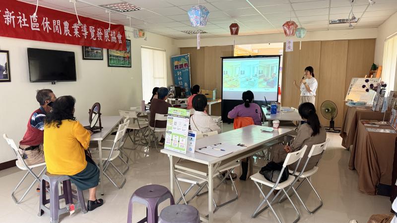 帶領學員從日常生活出發，認識色彩與個人形象之間的關聯，並結合手機數位工具與AI應用