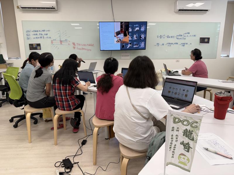 學習角色設計與表情，掌握繪圖工具基礎，打好創作功底。