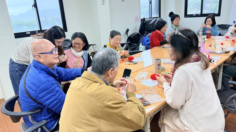 學員們開心認真的學習創作
