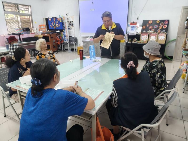 講師和學員分享雷雕作品