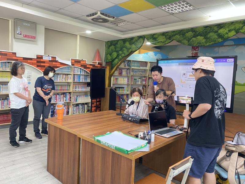透過實際上場錄製解析，讓大家了解如何運用聲音表達情感、鋪陳故事情節，以及抓住聽眾的注意力。