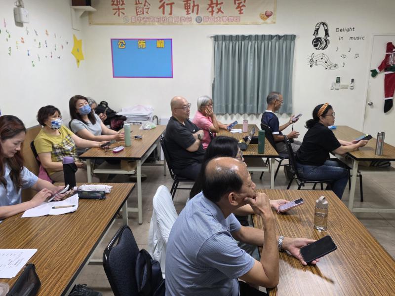 透過AI工具體驗,學員學習新知,感受智慧科技帶來的便利。