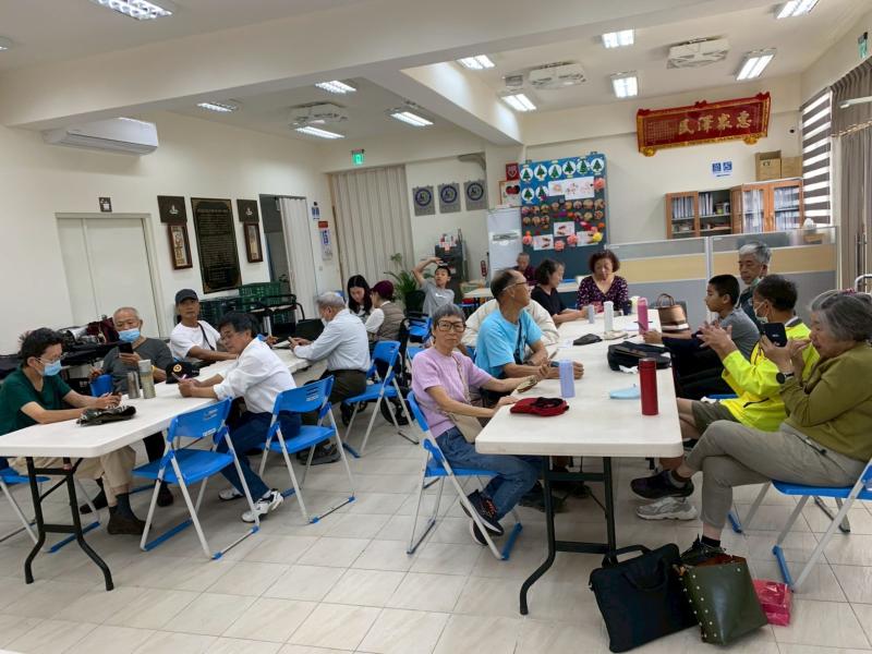 學員真聽老師講解