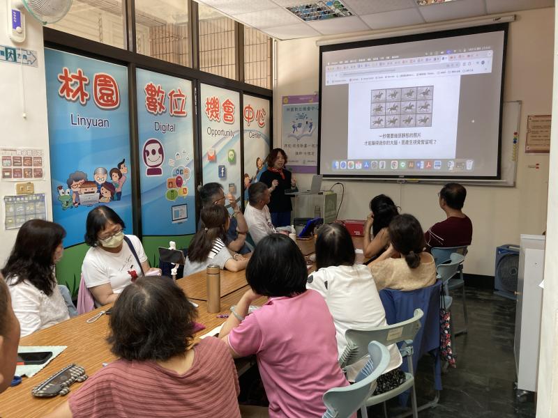 講師詳細介紹逐格動畫的內容。