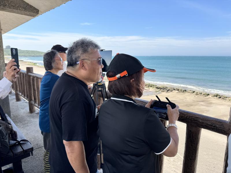 下午,課程實地移師至著名的「老梅綠石槽」,將上午學到的影像保存觀念轉化為實際行動。