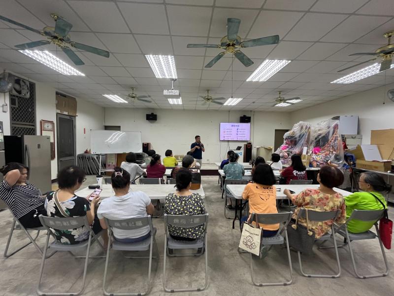 看到大家願意勇敢嘗試新科技，彼此互相幫忙、一起學習