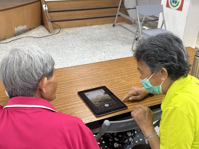 學員嘗試將成果分享給家人
