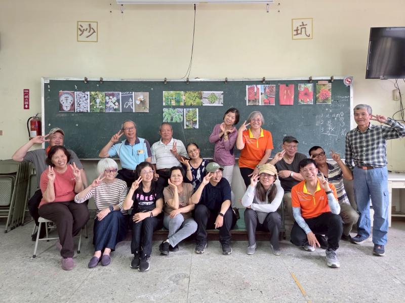 手機攝影課程中以色彩為題一起外拍，學員們都覺得很有趣，既學習手機攝影、也嘗試不同玩法。