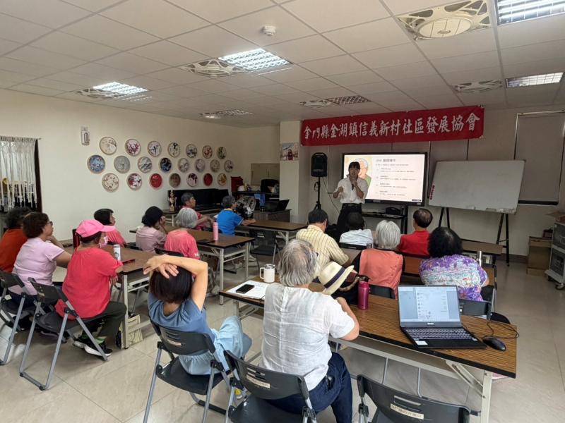 老師上課給學員聽