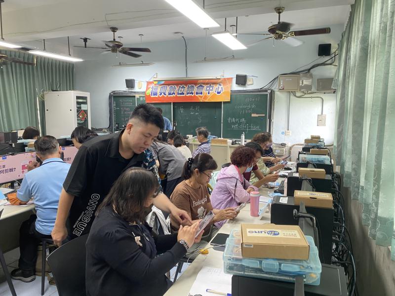 講師從聲音錄製、音效搭配、特效運用，到配音存檔與影片匯出，一步一步帶領大家完成作品。