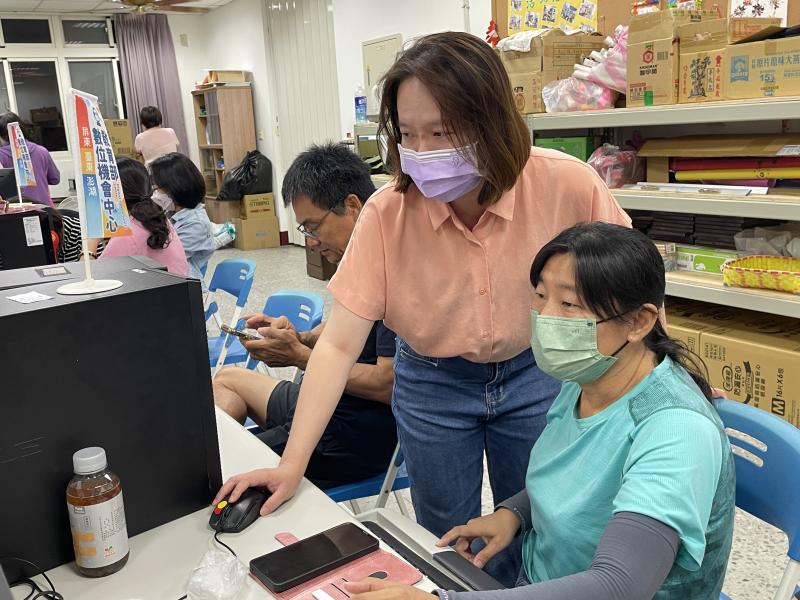 無靈感透過討論內容和繪本進度,透過與AI互動產生更多內容。
