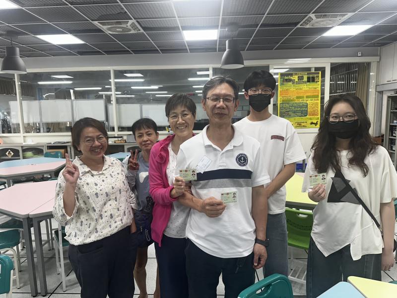 考取硬體裝修技術士執照同學考場合照