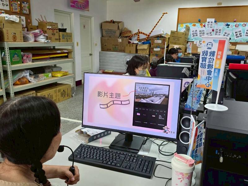 老師從影片架構、鏡頭安排、轉場運用到音樂搭配，深入淺出地說明，讓學員了解一支吸引人的影片，需要有起承轉合與情感鋪陳。