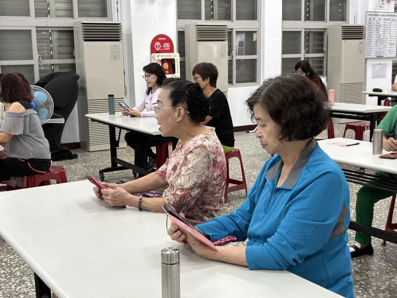 能夠接觸到AI,讓數位與學員們更靠近,大家都感到十分新鮮