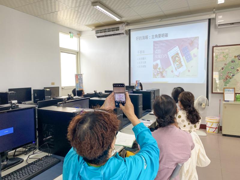 從海報設計的基本原則出發，帶領學員了解視覺焦點、色彩搭配與資訊呈現方式，掌握吸睛海報的關鍵技巧。