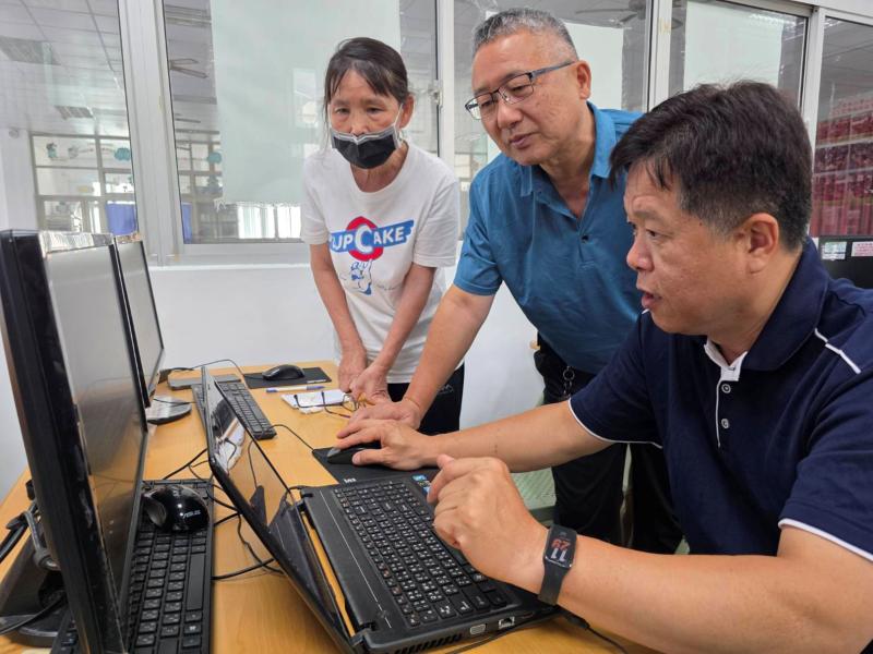 體驗了「一鍵切換多國語言」的驚人功能，克服了過去影音跨國傳播的語言壁壘。