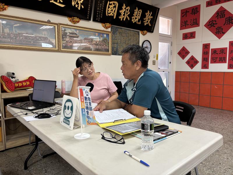 專注討論，確保 Podcast 內容的歷史真實性。