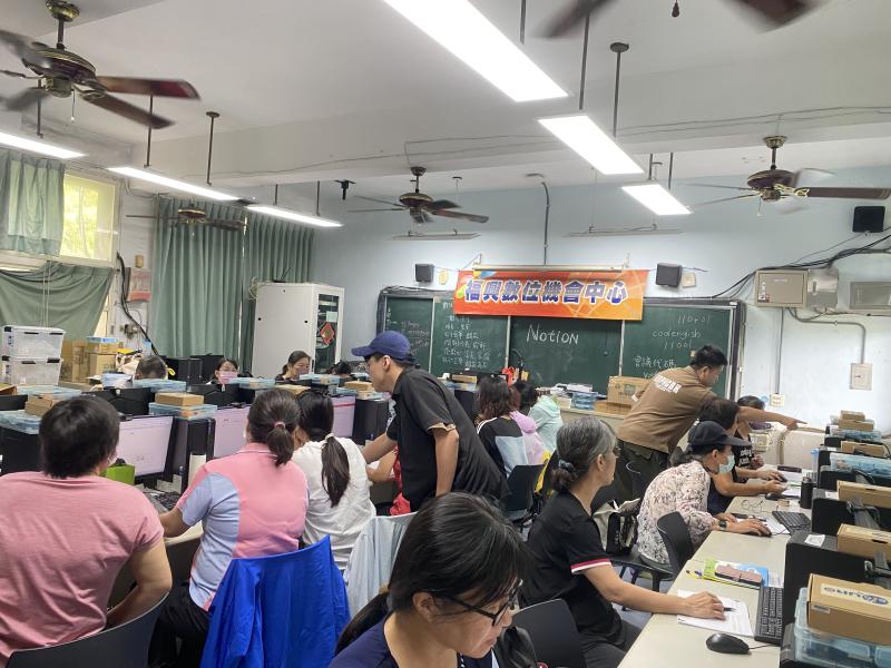 今天的課程主題是近年相當受歡迎的生產力工具 Notion。雖然是第一次接觸,但很快就感受到它強大的功能與便利性
