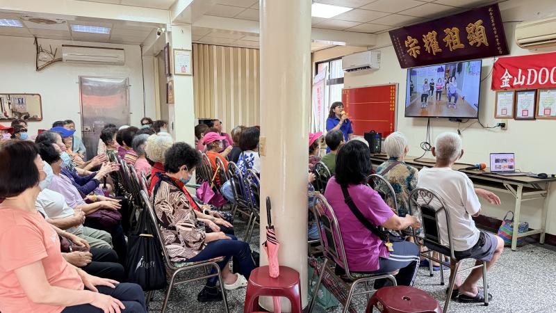 課堂中，我們感受到滿滿的溫暖與關懷一同學習