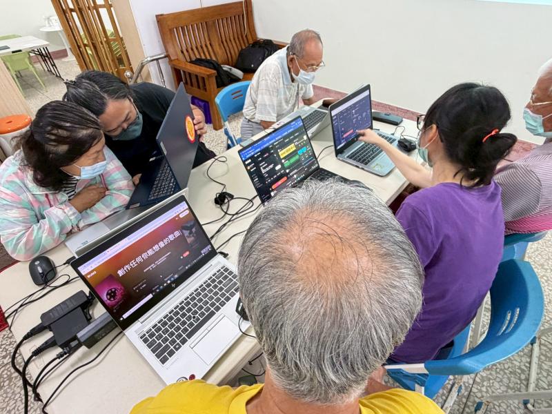 創作音樂不難，每位學員體驗完成作品。