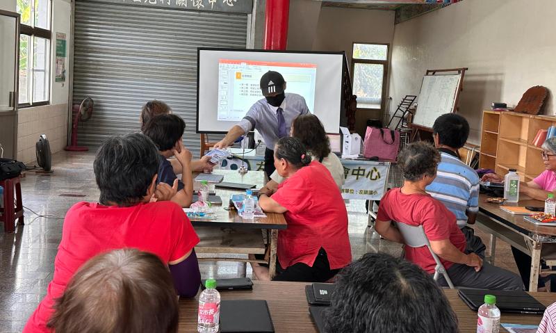 講師針對課程內容安排有獎問答環節