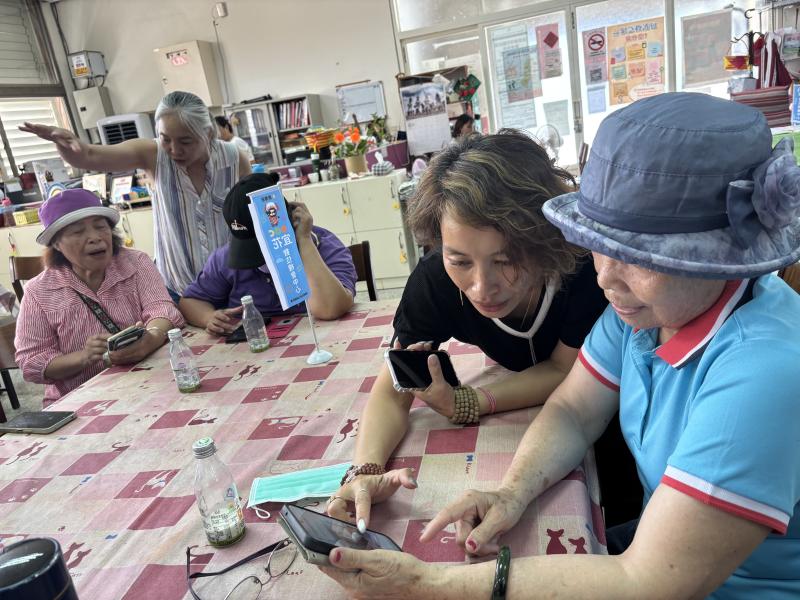 小幫手協助長者完成指定作業