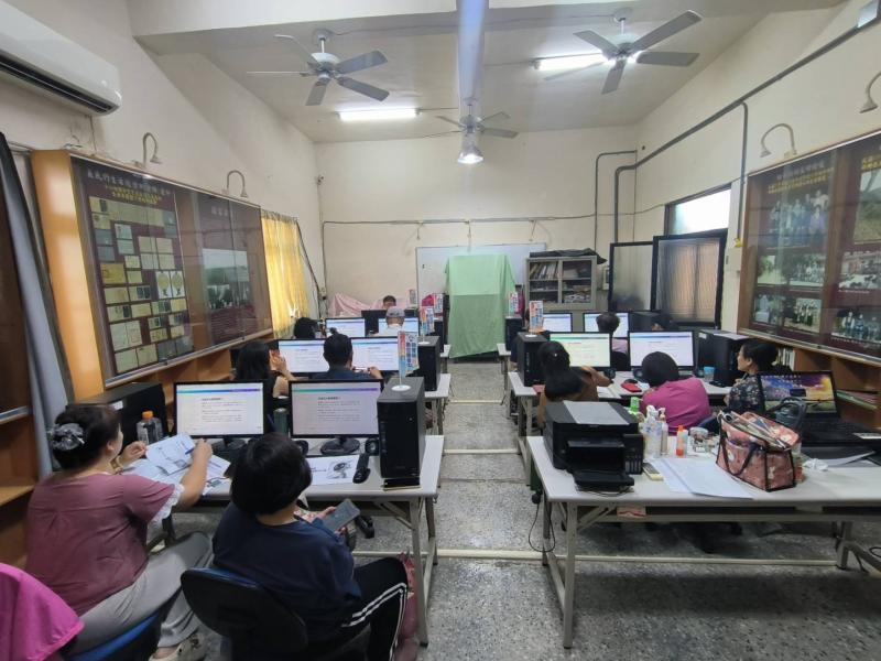 智慧創意：生成式 AI 輔助數位行銷-封面照