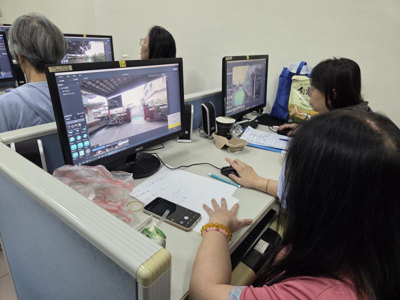 將拍完的360環景照片放入VR創建軟體中,開始建立遊戲場景。