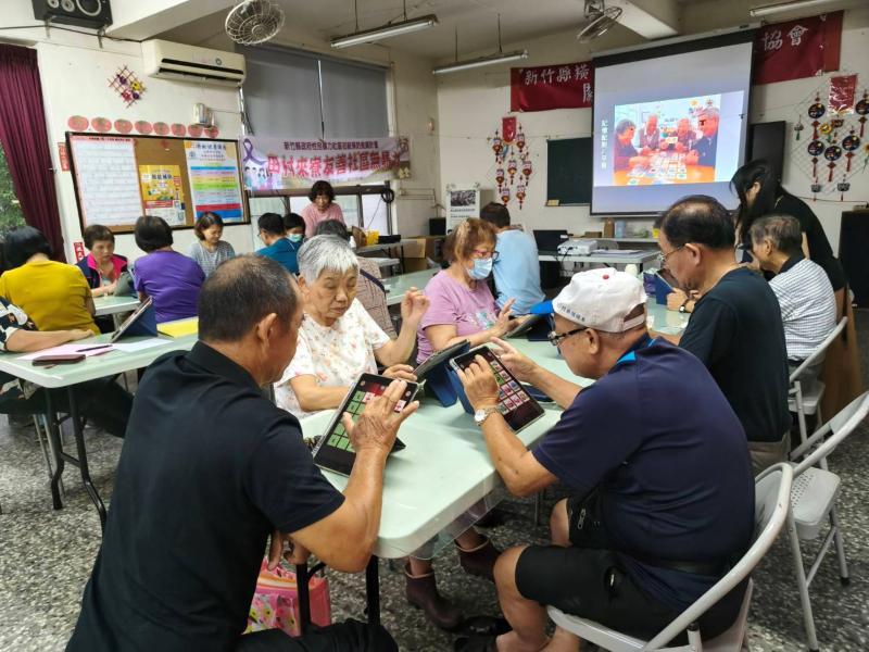 大家專心練習