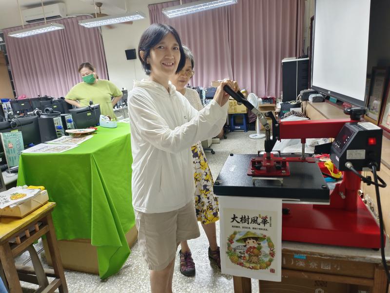 熱轉印機溫度很高操作時要注意不要燙傷