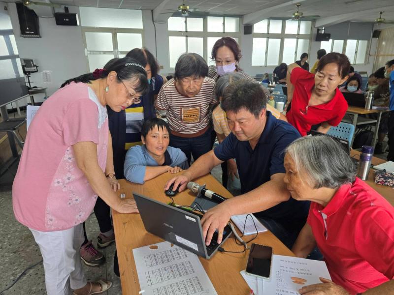 學員發揮豐富創意,設計屬於自己的個人化作品