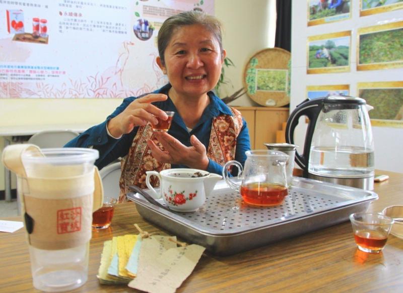 DOC駐點徐秀蓉和夥伴一起復耕，以自然農法的理念，產出安全的地方特產【沙坑紅寶】紅茶