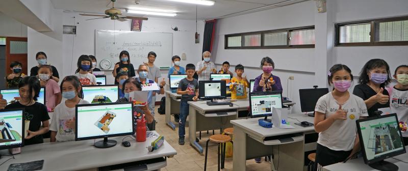 教育部竹山數位機會中心，不只是地方上的數位學習基地，也是具有社會責任意義實踐的積極團隊。