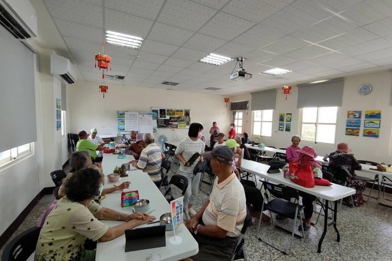 先看老師這裡介紹數位產品，實用APP下載運用測血壓、心跳或血糖非常方便