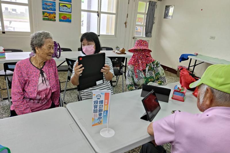 菓葉社區長者居多，介紹健康實用APP讓長者知道自己健康狀況最實用