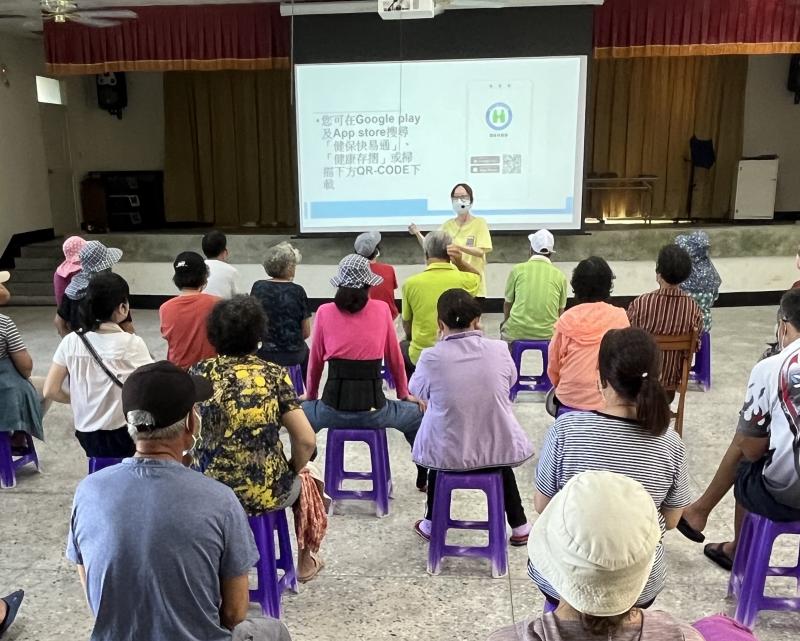 「行動E日常-健康好重要！」活動，與社區關懷據點合作，教導老年人使用數位工具管理健康，如健保卡網路服務和健康APP。