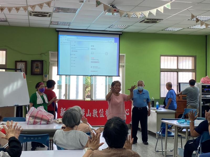 帶著長輩做手指操和適合高齡者的運動