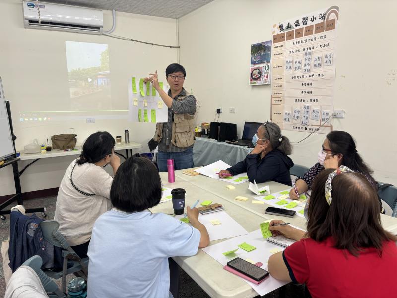 邀請曾子昂老師帶領剪輯及攝影相關課程，學習拍攝技巧、腳本設計及剪輯技巧，並產出一支影片創作。