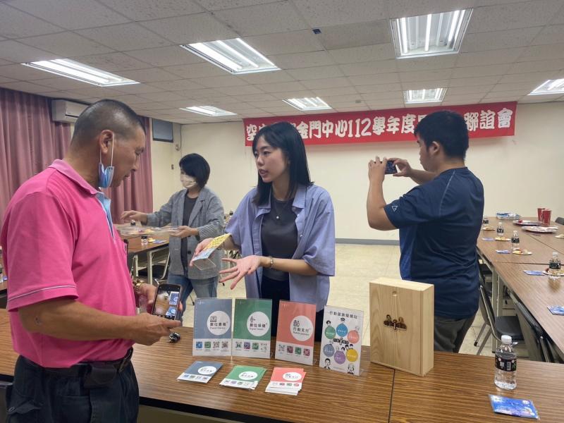 透過行動櫃檯的設立，可以向民眾推廣不同的數位生活主題，讓他們的生活更加便利。