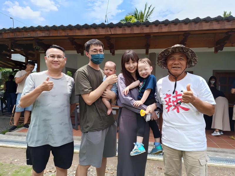 枋寮蘭欣辣汗花果休閒農場負責人與行銷經理出席此次講座。