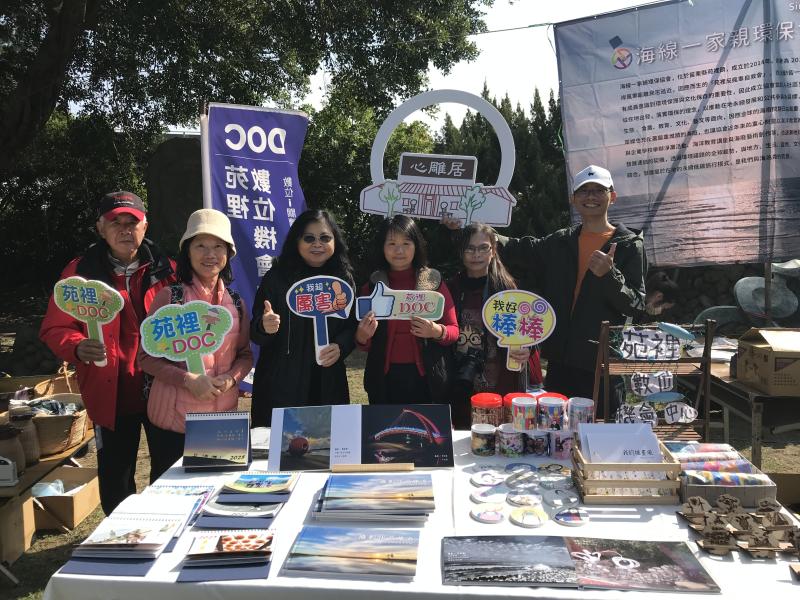 [自作自售市集]參加志工合影