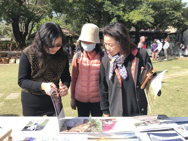 民眾參訪學員攝影桌曆