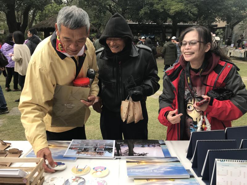 民眾參訪學員插畫杯墊