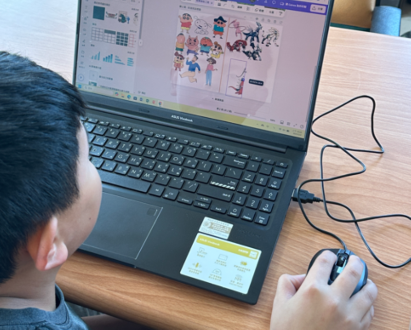 跟著老師的步驟,大家用AI進行圖片生成。