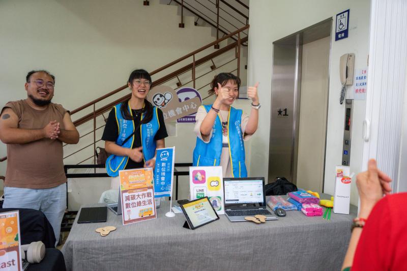 宜花輔導團隊與吉安鄉稻香活動中心於4月21日，首度登台於608巡迴巴士的東部第一站!