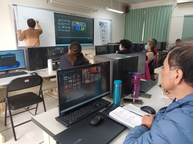 茄萣DOC應用捐贈電腦辦理影像剪輯課程