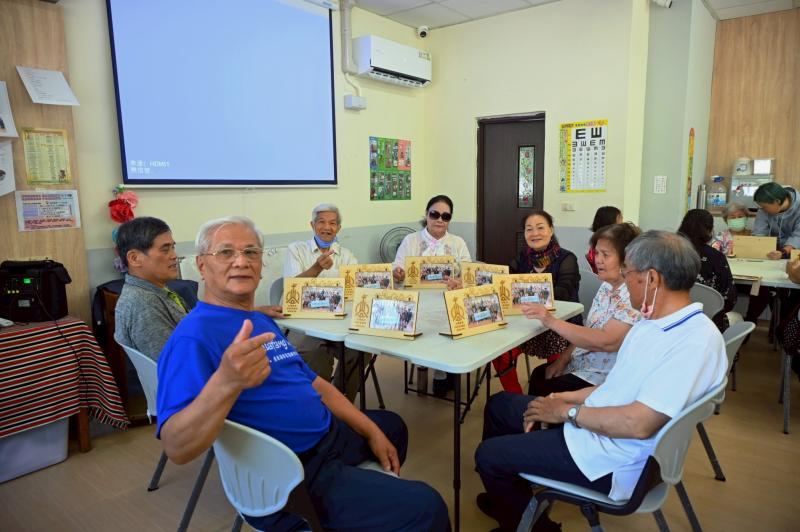 學員與作品合照