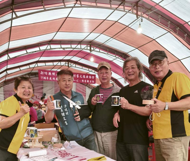 DOC宣導活動，展示數位熱轉印課程成果，活吸引民眾詢問課程及報名